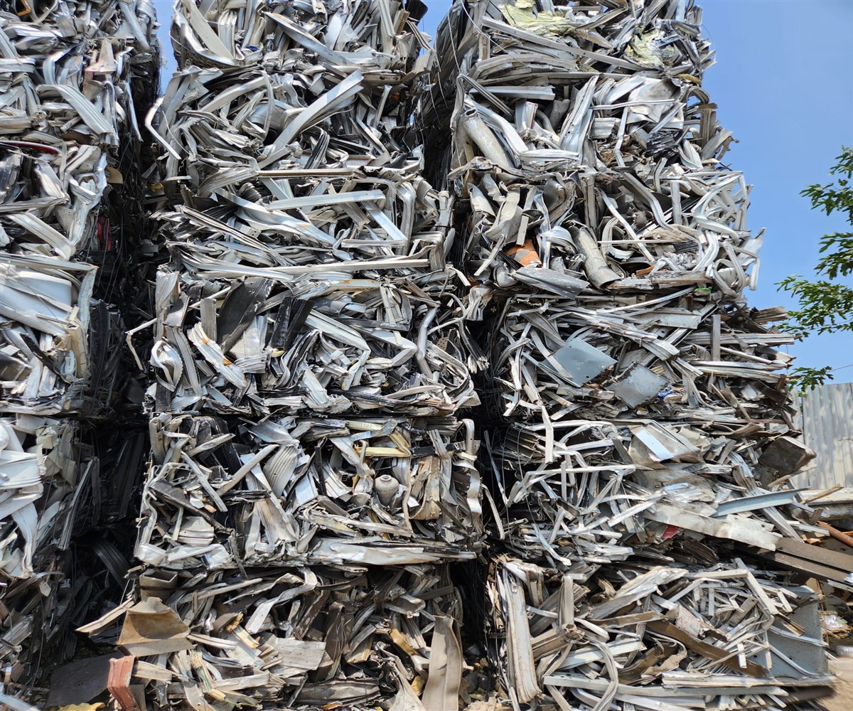 Metal recycling equipment